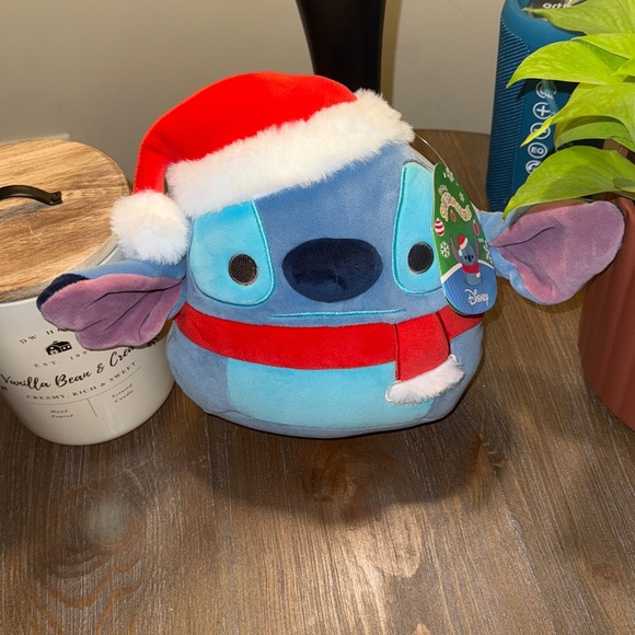Squishmallows Disney Stitch 8” Red Santa Hat Fur Matching Scarf Christmas NWT - Picture 2 of 7